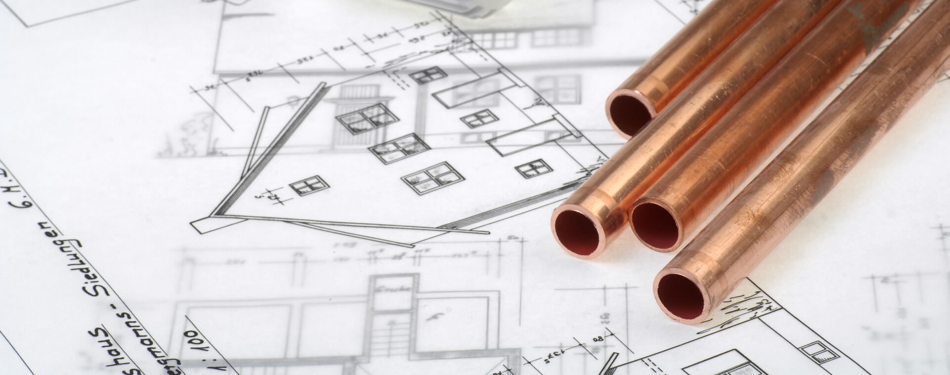 Jahrelange Erfahrung durch qualifizierte Ingenieure Thermostatkopf, Kupferrohre und Heizungspläne. Planung von Heizungsanlagen in Südsachsen.